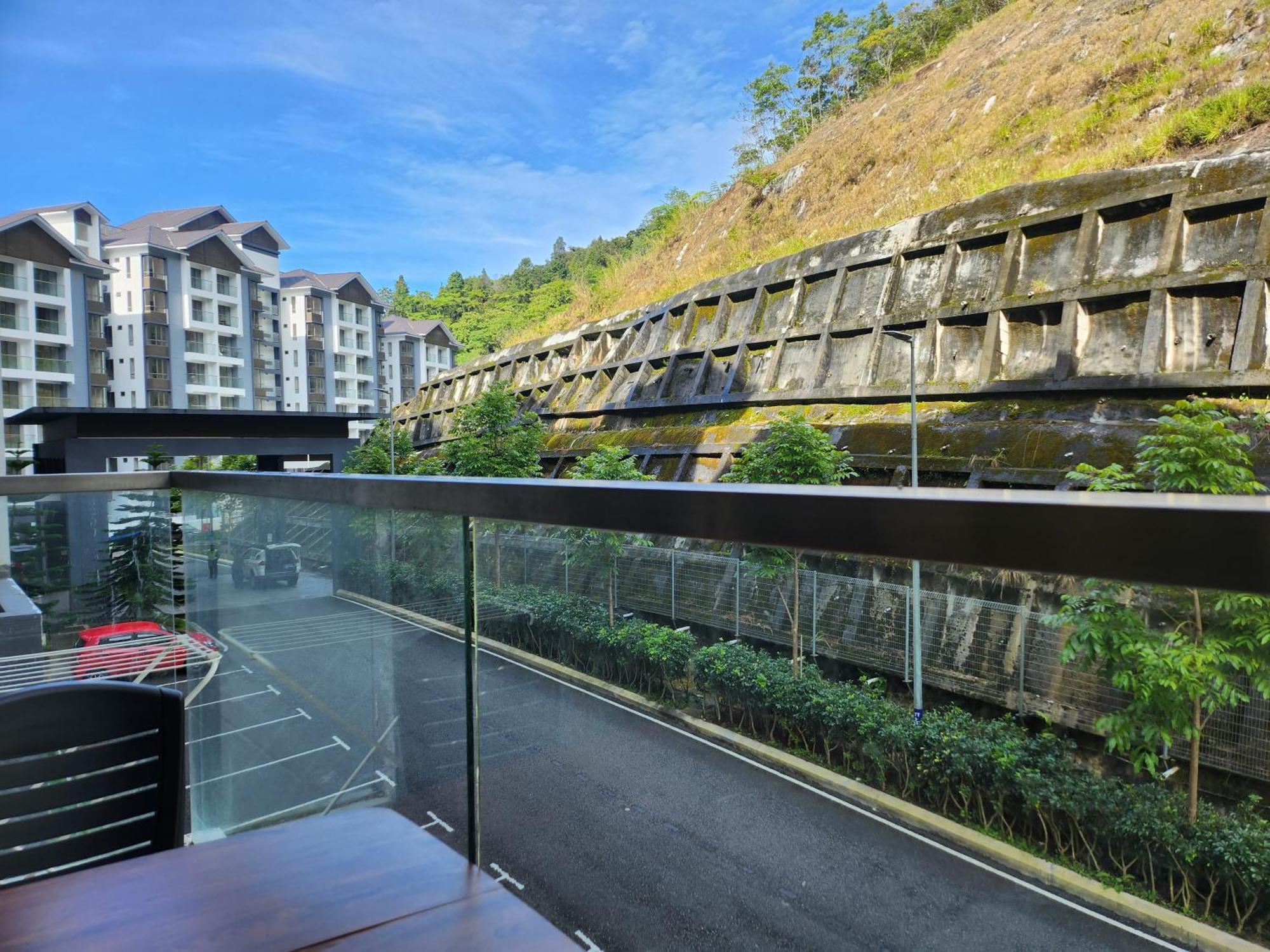 Relax Bear Homestay Танах-Рата Экстерьер фото